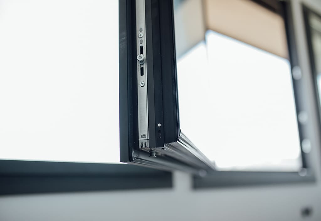 Ventana Abatible de PVC instalada en hogar